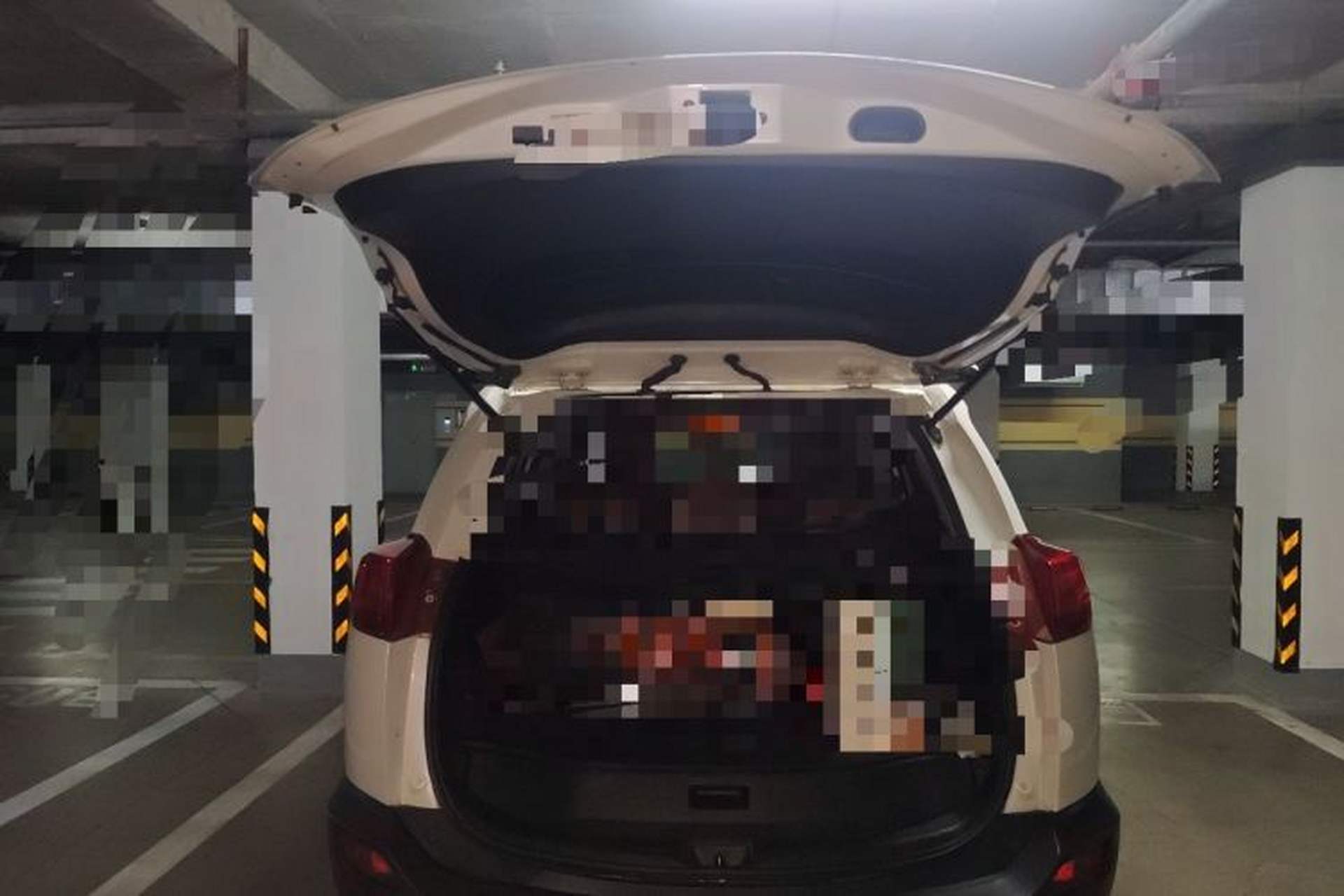 Used Toyota RAV4 2015 2.0L CVT Two-Wheel Drive Fashion Edition Trunk