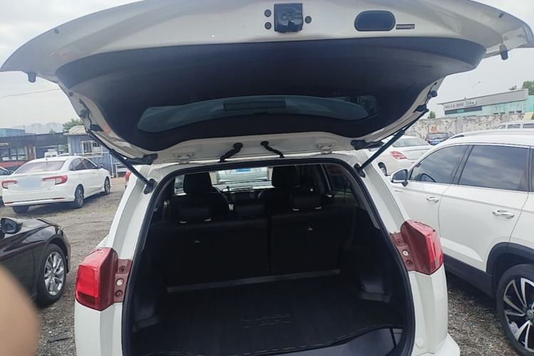 Used Toyota RAV4 2015 2.0L CVT 4x4 Trend Edition Trunk