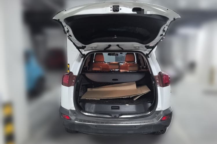 Used Toyota RAV4 2015 2.0L CVT Two-Wheel Drive Fashion Edition Trunk