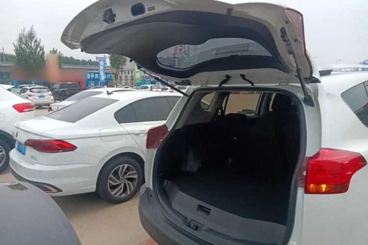 Used Toyota RAV4 2015 2.0L CVT Two-Wheel Drive Fashion Edition Trunk
