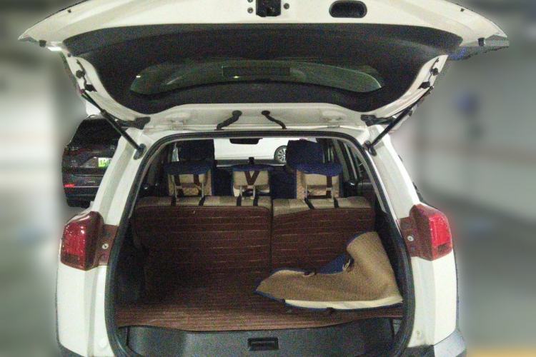 Used Toyota RAV4 2015 2.0L CVT Four-Wheel Drive New Edition Trunk