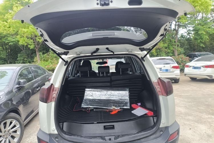 Used Toyota RAV4 2015 2.5L Automatic 4x4 Elite Edition Trunk
