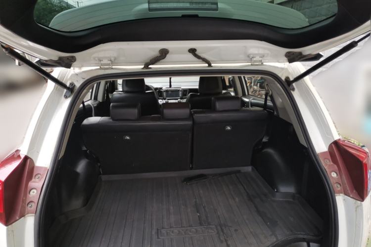 Used Toyota RAV4 2015 2.5L Automatic 4x4 Elite Edition Trunk