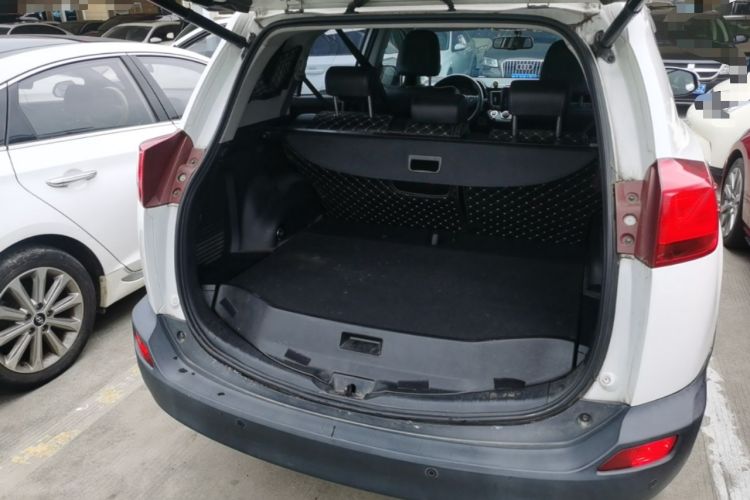 Used Toyota RAV4 2015 2.5L Automatic 4x4 Luxury Edition Trunk