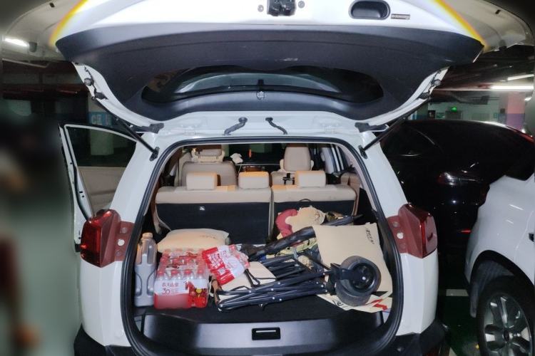 Used Toyota RAV4 2015 2.5L Automatic 4x4 Elite Edition Trunk