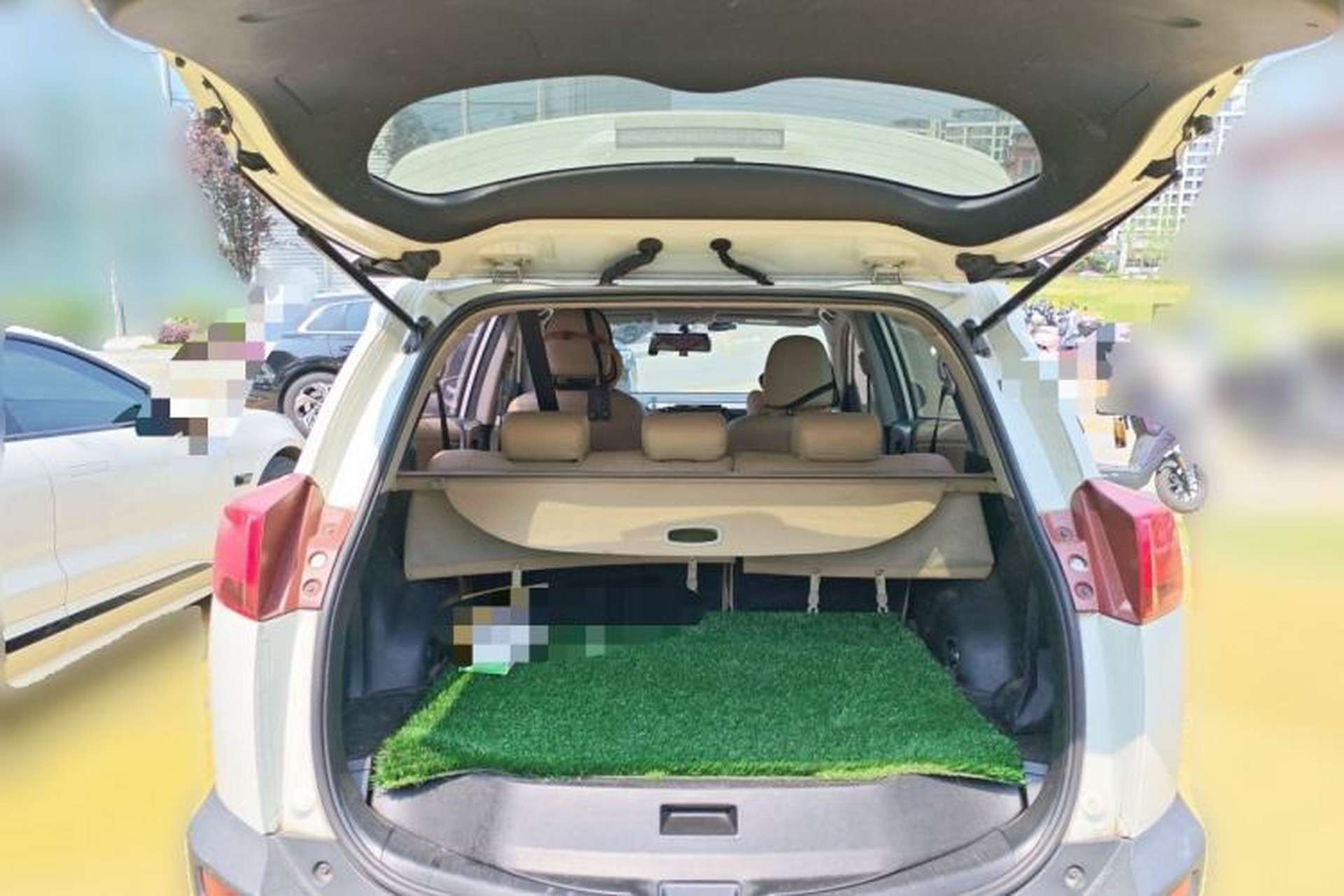 Used Toyota RAV4 2015 2.0L CVT Two-Wheel Drive Fashion Edition Trunk