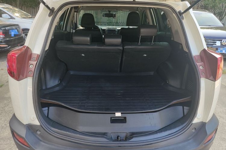Used Toyota RAV4 2015 2.5L Automatic 4x4 Elite Edition Trunk