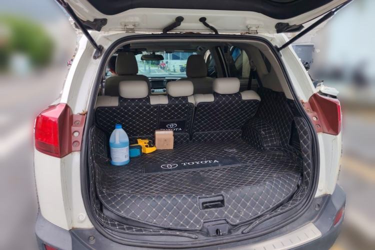 Used Toyota RAV4 2015 2.0L CVT Two-Wheel Drive Fashion Edition Trunk