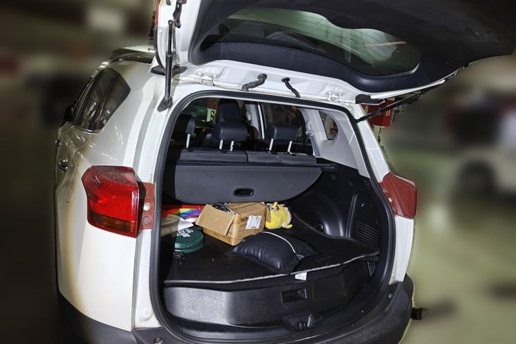 Used Toyota RAV4 2015 2.5L Automatic 4x4 Elite Edition Trunk
