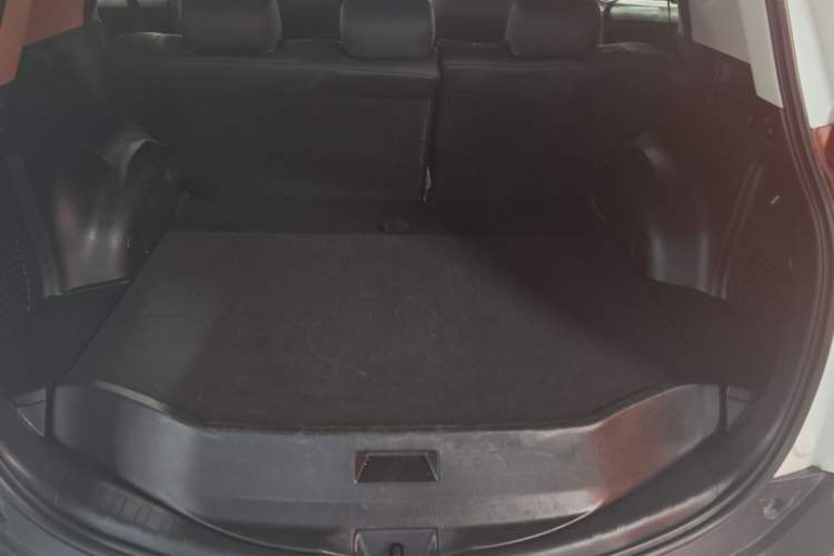 Used Toyota RAV4 2015 2.0L CVT Two-Wheel Drive Fashion Edition Trunk