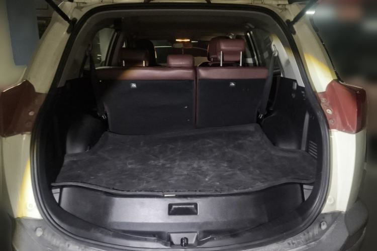 Used Toyota RAV4 2015 2.0L CVT Two-Wheel Drive Fashion Edition Trunk