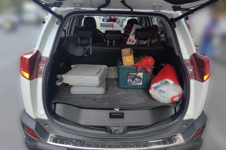 Used Toyota RAV4 2015 2.0L CVT Four-Wheel Drive New Edition Trunk