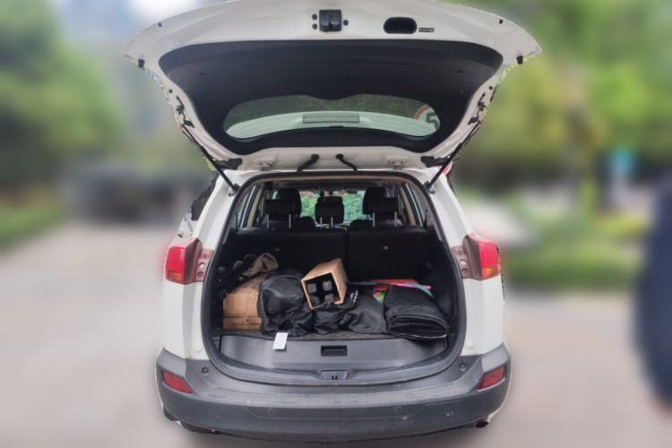Used Toyota RAV4 2015 2.5L Automatic 4x4 Elite Edition Trunk
