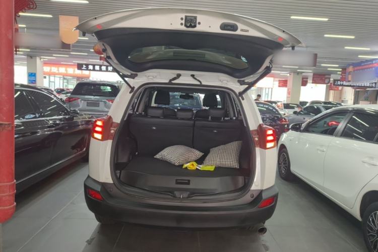 Used Toyota RAV4 2015 2.0L CVT Two-Wheel Drive Fashion Edition Trunk