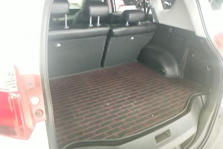 Used Toyota RAV4 2015 2.0L CVT Two-Wheel Drive Fashion Edition Trunk
