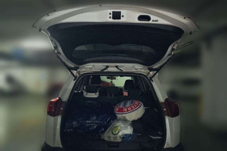 Used Toyota RAV4 2015 2.0L CVT Two-Wheel Drive Fashion Edition Trunk