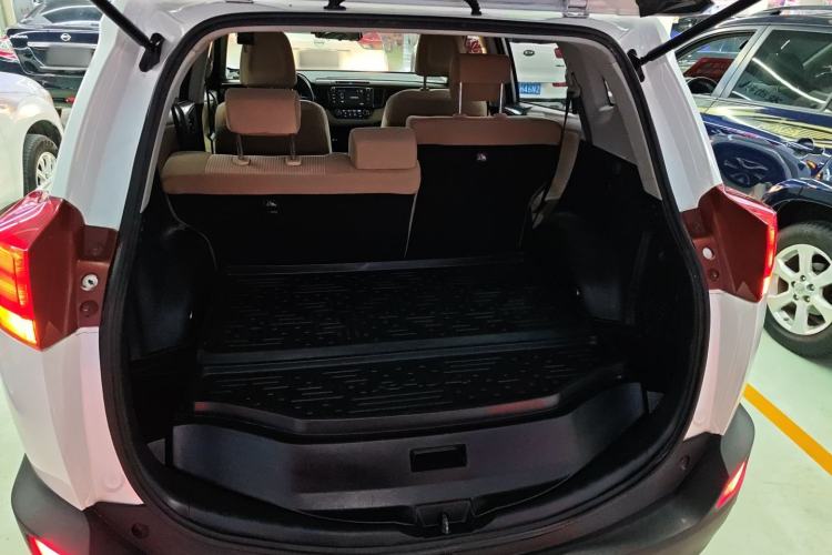 Used Toyota RAV4 2015 2.0L CVT Two-Wheel Drive Fashion Edition Trunk