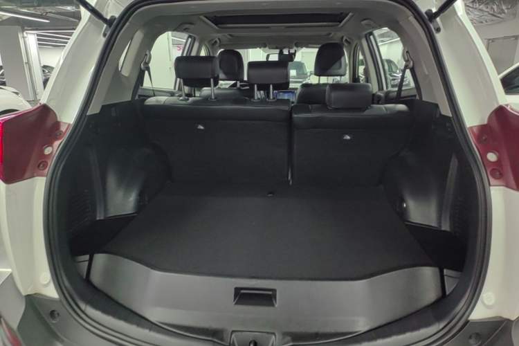 Used Toyota RAV4 2015 2.5L Automatic 4x4 Elite Edition Trunk
