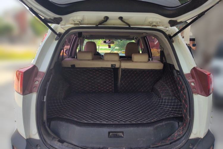 Used Toyota RAV4 2015 2.0L CVT Two-Wheel Drive Fashion Edition Trunk
