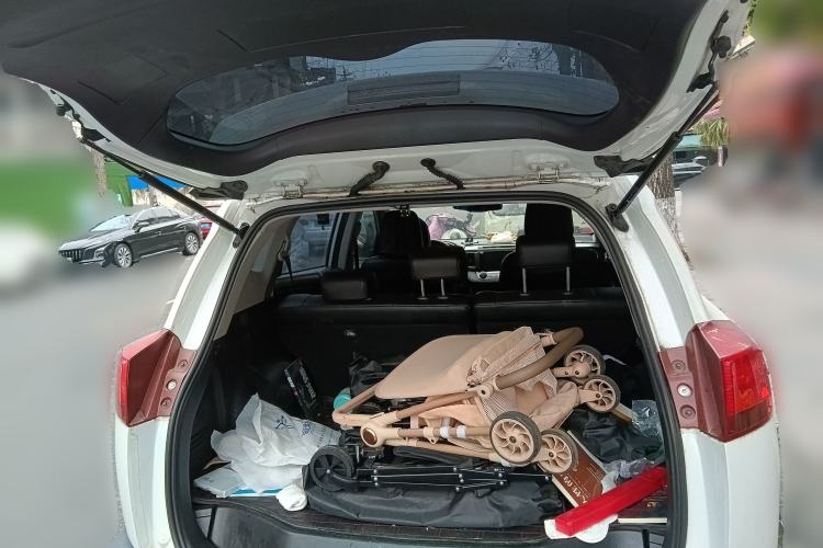 Used Toyota RAV4 2015 2.0L CVT Two-Wheel Drive Fashion Edition Trunk