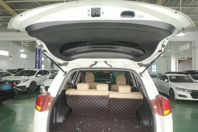 Used Toyota RAV4 2015 2.0L CVT Two-Wheel Drive Fashion Edition Trunk