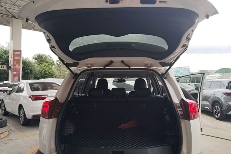 Used Toyota RAV4 2015 2.0L CVT Two-Wheel Drive Fashion Edition Trunk
