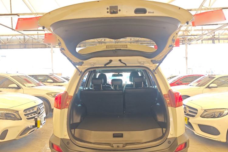 Used Toyota RAV4 2015 2.0L CVT Two-Wheel Drive Fashion Edition Trunk
