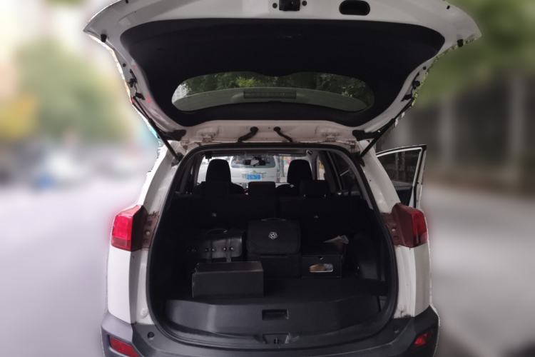 Used Toyota RAV4 2015 2.0L CVT Two-Wheel Drive Fashion Edition Trunk