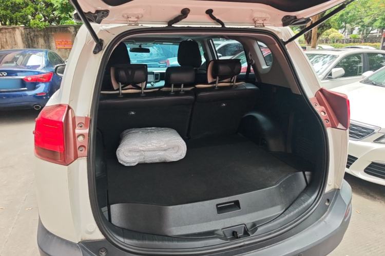 Used Toyota RAV4 2015 2.0L CVT Two-Wheel Drive Fashion Edition Trunk