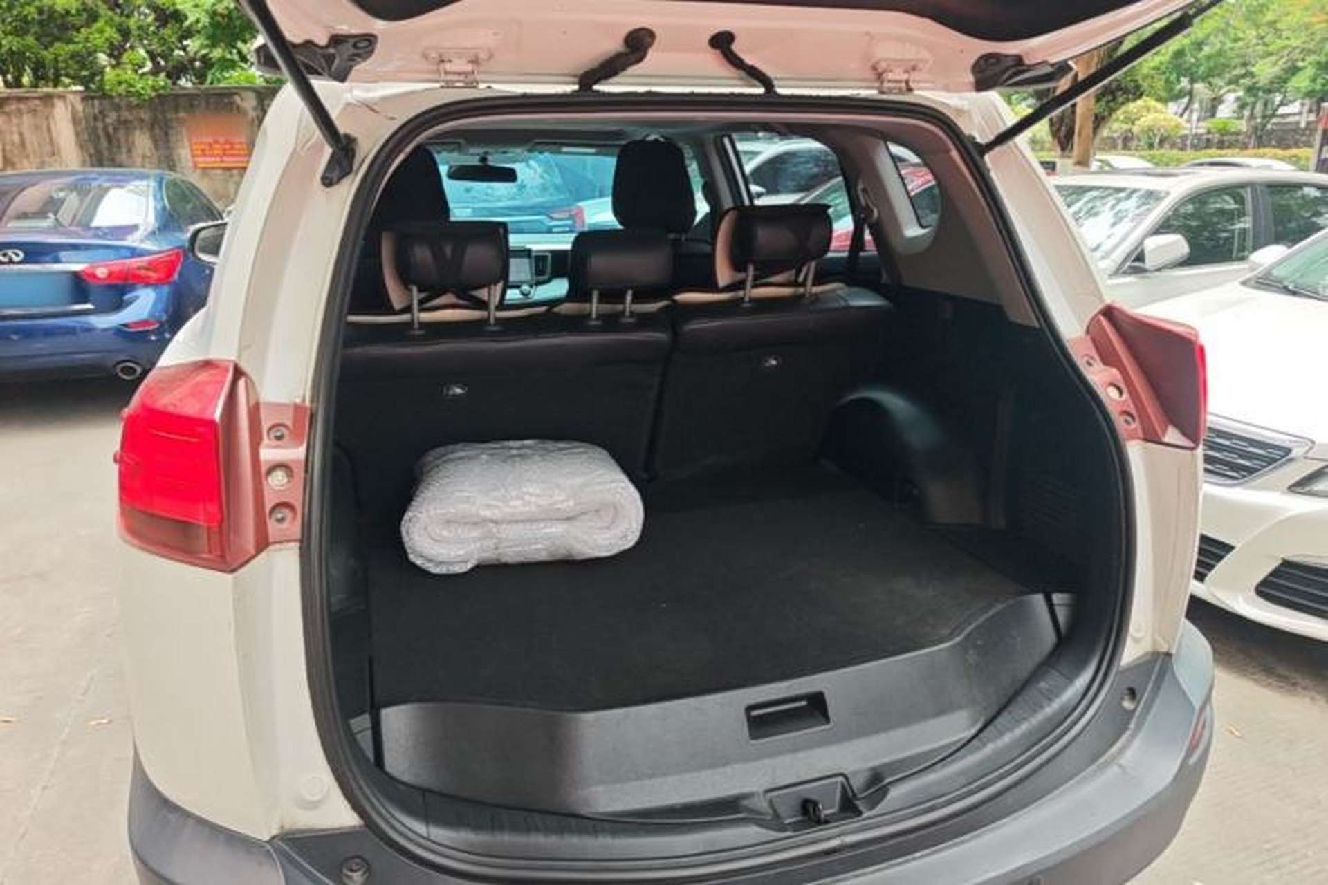 Used Toyota RAV4 2015 2.0L CVT Two-Wheel Drive Fashion Edition Trunk