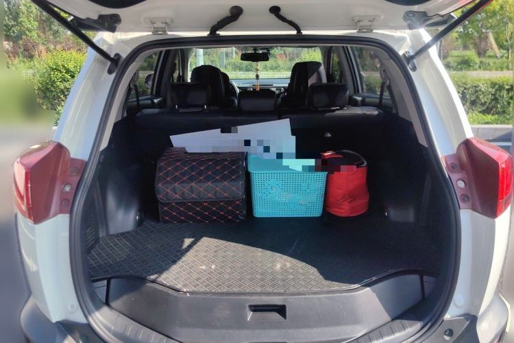 Used Toyota RAV4 2015 2.5L Automatic 4x4 Elite Edition Trunk