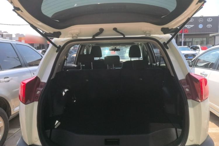 Used Toyota RAV4 2015 2.0L CVT Two-Wheel Drive Fashion Edition Trunk