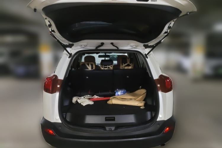 Used Toyota RAV4 2015 2.5L Automatic 4x4 Elite Edition Trunk