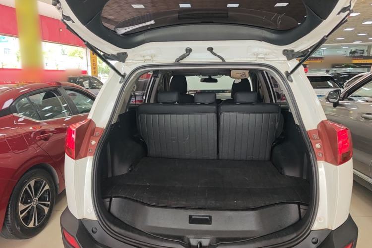 Used Toyota RAV4 2015 2.0L CVT Two-Wheel Drive Fashion Edition Trunk