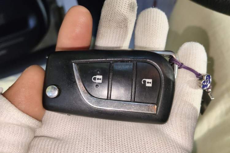 Used Toyota RAV4 2015 2.0L CVT Two-Wheel Drive Fashion Edition Vehicle Key