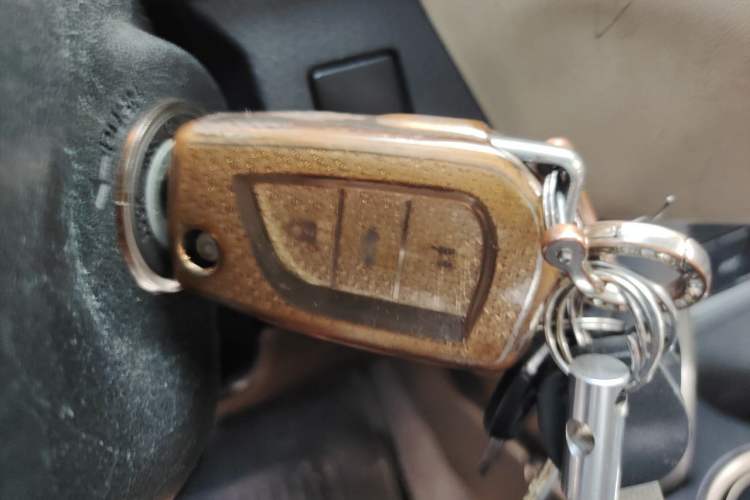 Used Toyota RAV4 2015 2.0L CVT Two-Wheel Drive Urban Edition Vehicle Key