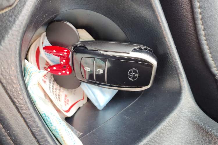 Used Toyota RAV4 2015 2.5L Automatic 4x4 Elite Edition Vehicle Key