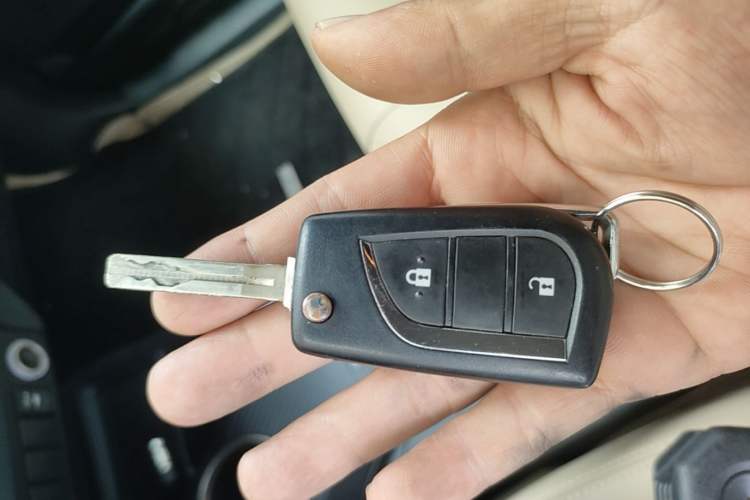 Used Toyota RAV4 2015 2.0L CVT Two-Wheel Drive Fashion Edition Vehicle Key