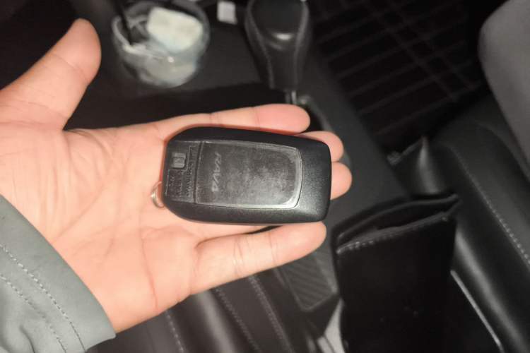 Used Toyota RAV4 2015 2.0L CVT Four-Wheel Drive New Edition Vehicle Key