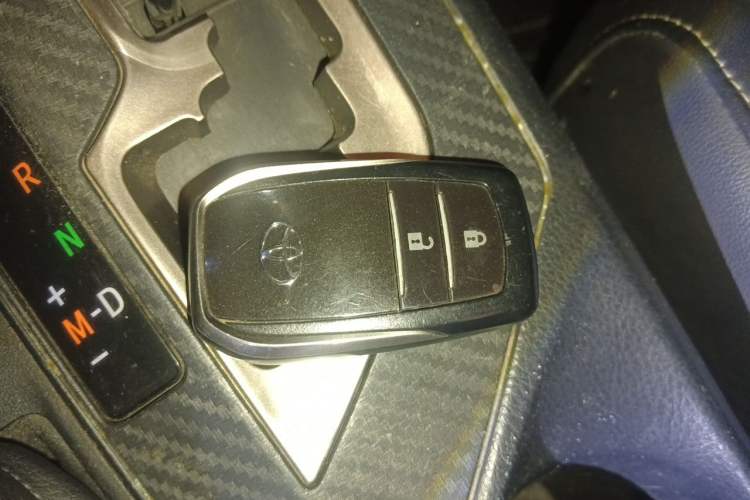 Used Toyota RAV4 2015 2.0L CVT Four-Wheel Drive New Edition Vehicle Key