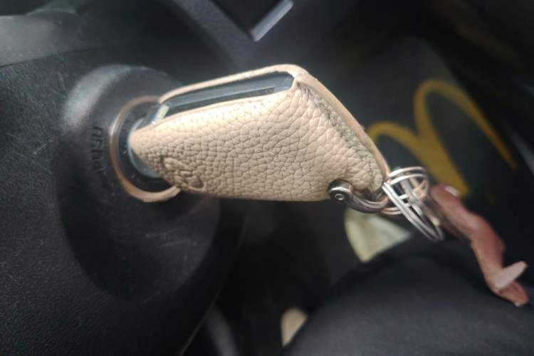 Used Toyota RAV4 2015 2.0L CVT Two-Wheel Drive Fashion Edition Vehicle Key