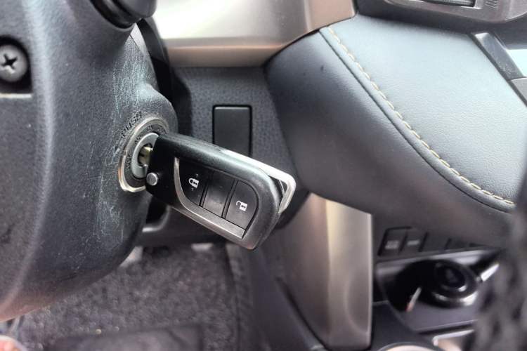 Used Toyota RAV4 2015 2.0L CVT Two-Wheel Drive Fashion Edition Vehicle Key
