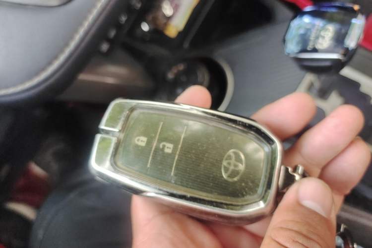 Used Toyota RAV4 2015 2.5L Automatic 4x4 Elite Edition Vehicle Key