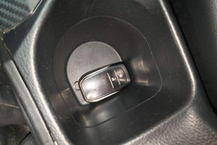 Used Toyota RAV4 2015 2.5L Automatic 4x4 Elite Edition Vehicle Key