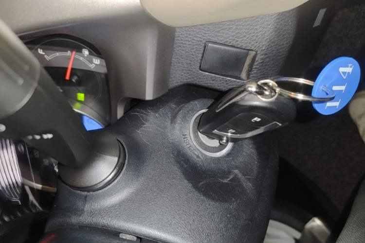 Used Toyota RAV4 2015 2.0L CVT Two-Wheel Drive Fashion Edition Vehicle Key