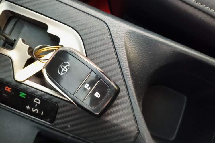 Used Toyota RAV4 2015 2.5L Automatic 4x4 Elite Edition Vehicle Key