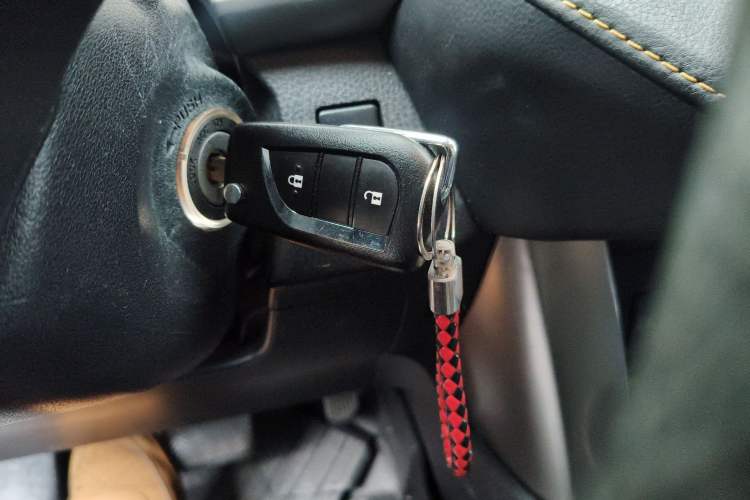 Used Toyota RAV4 2015 2.0L CVT Two-Wheel Drive Urban Edition Vehicle Key