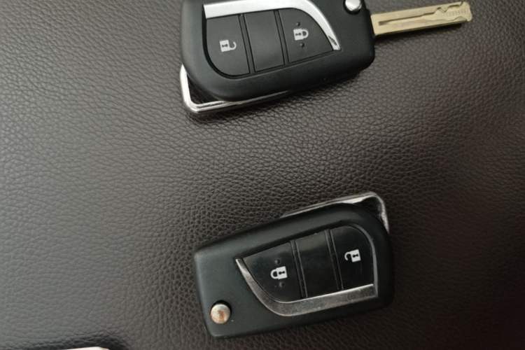 Used Toyota RAV4 2015 2.0L CVT Two-Wheel Drive Fashion Edition Vehicle Key