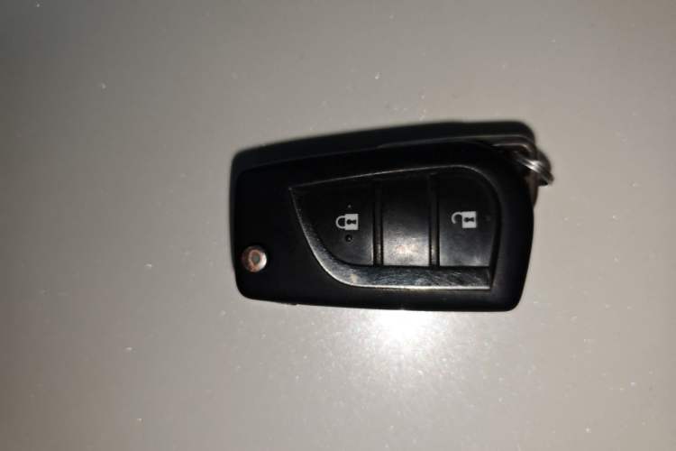 Used Toyota RAV4 2015 2.0L CVT Two-Wheel Drive Fashion Edition Vehicle Key