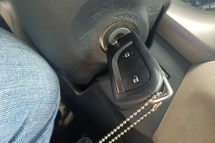 Used Toyota RAV4 2015 2.0L Manual Two-Wheel Drive Urban Edition Vehicle Key